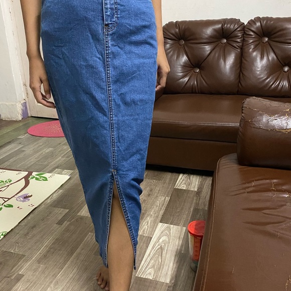 Forever 21  fish cut jeans skirt - Picture 7 of 7